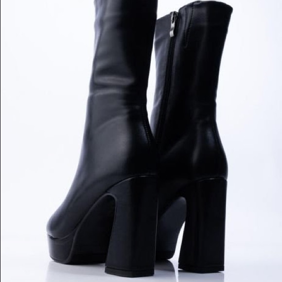 AZALEA WANG BAD GIRLS ONLY CHUNKY BOOTIE BLACK VEGAN LEATHER PLATFORM HEEL BOOTS - Picture 3 of 9